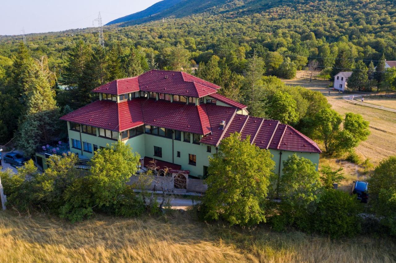 Holiday Resort Zlatni Dol Mostar Goranci Exterior foto